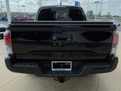 Used 2023 Toyota Tacoma TRD Sport AWD/4WD image 4