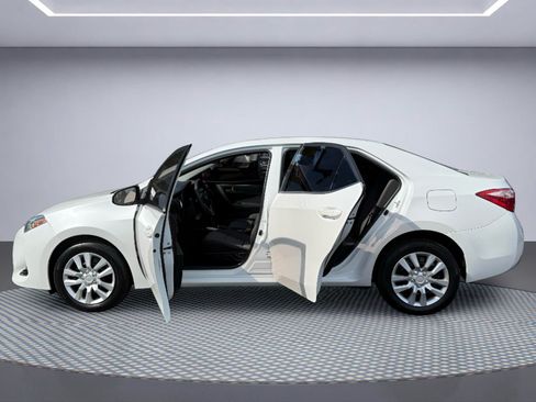 Used 2017 Toyota Corolla LE w/ Carpet Mat Package (TMS) FWD image 8
