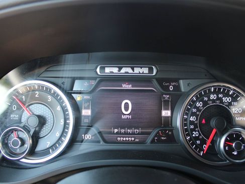 Used 2022 RAM 1500 Big Horn AWD/4WD image 17