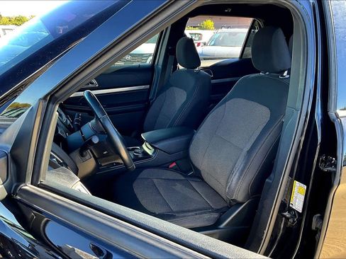 Used 2019 Ford Explorer XLT image 7