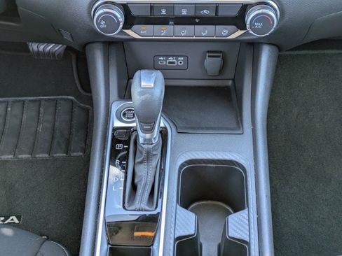 Used 2022 Nissan Sentra SV FWD image 14