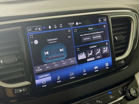 Used 2023 Chrysler Pacifica Touring-L FWD image 19
