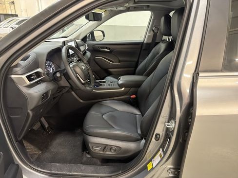Used 2026 Toyota Highlander XLE AWD/4WD image 6