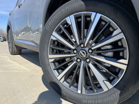 New 2026 Nissan Pathfinder Platinum FWD image 7