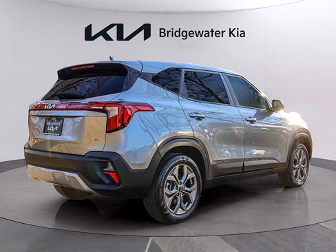 Certified 2024 Kia Seltos LX image 7