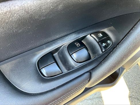 Used 2018 Nissan Rogue SV w/ Premium Package AWD/4WD image 34