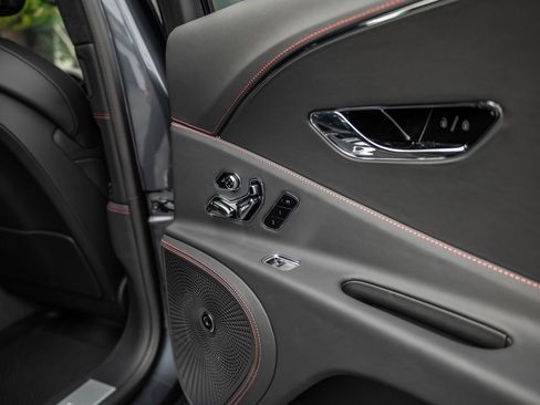 Used 2024 Bentley Flying Spur S V8 image 37