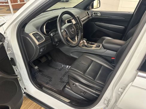 Certified 2017 Jeep Grand Cherokee Limited AWD/4WD image 9
