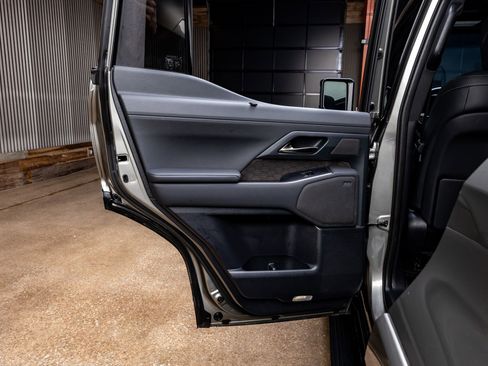 Used 2024 Lexus GX 550 w/ Accessory Package (Z1) AWD/4WD image 38