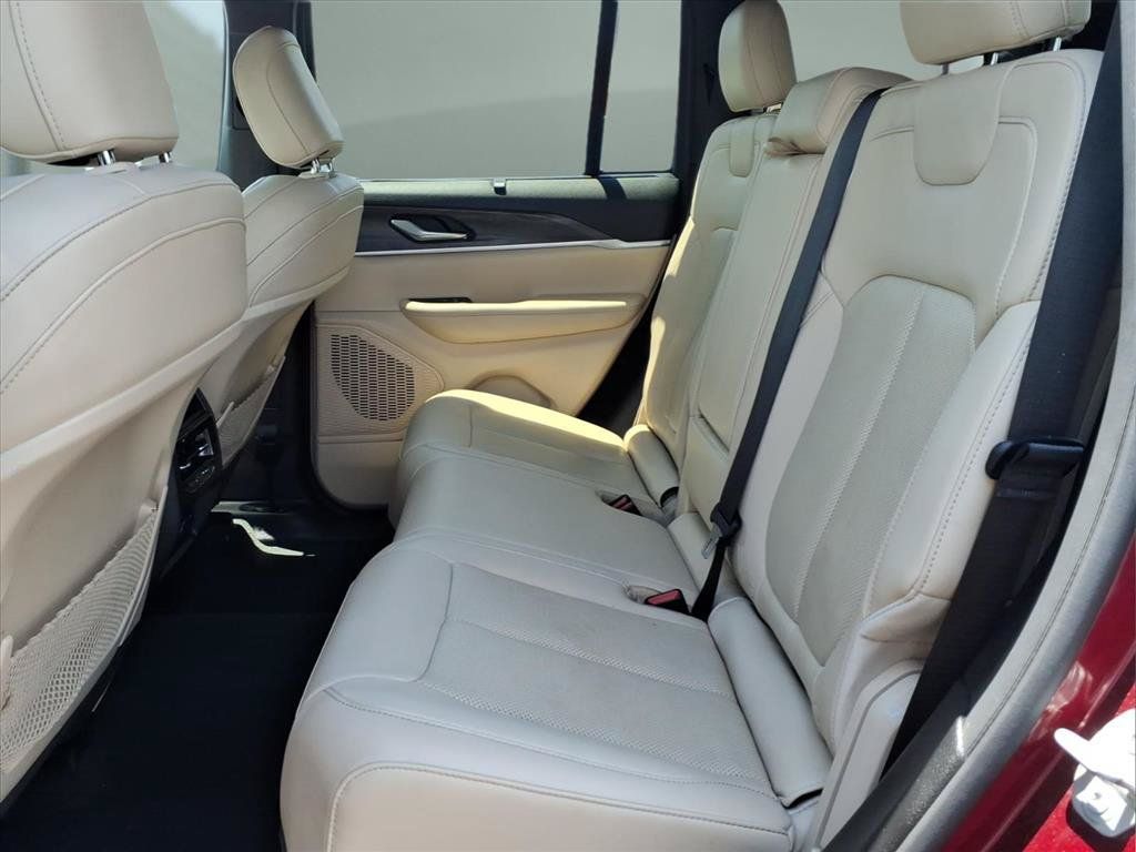 Used 2023 Jeep Grand Cherokee Limited w/ Luxury Tech Group II RWD image 20