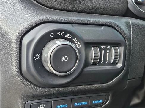 Used 2022 Jeep Wrangler Unlimited Sahara w/ Cold Weather Group AWD/4WD image 26