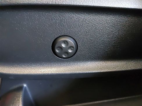 Used 2022 Mercedes-Benz GLB 250 w/ Premium Package Lite image 38