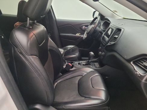 Used 2019 Jeep Cherokee Latitude Plus w/ Comfort/Convenience Group image 21