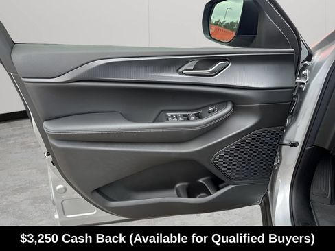 New 2025 Jeep Grand Cherokee Laredo X w/ Luxury Tech Group I RWD image 31