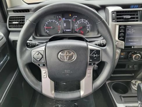 Used 2020 Toyota 4Runner SR5 AWD/4WD image 29