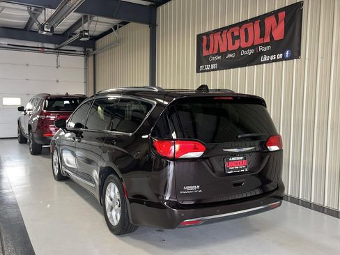 Used 2018 Chrysler Pacifica Touring-L Plus w/ Advanced Safetytec Group image 3