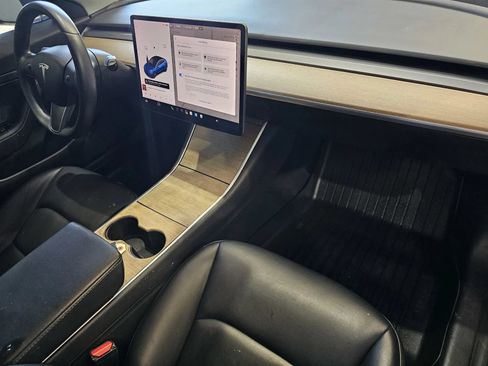 Used 2020 Tesla Model 3 Standard Range RWD image 5