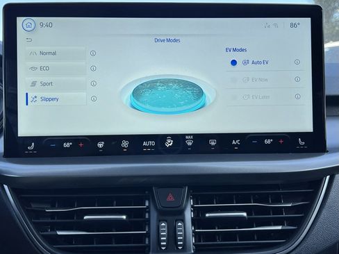 New 2025 Ford Escape SE image 36