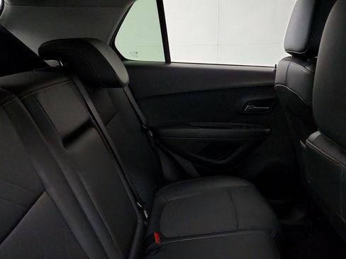 Used 2022 Chevrolet Trax LT w/ Midnight Edition AWD/4WD image 27