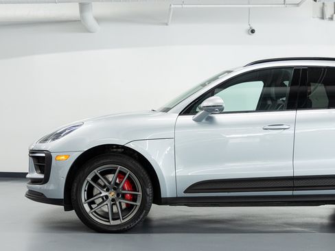 Used 2022 Porsche Macan S w/ Premium Package Plus AWD/4WD image 13