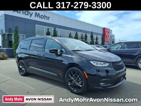 Used 2026 Chrysler Pacifica Limited w/ S Appearance Package FWD image 1
