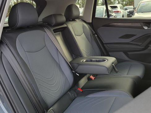 Certified 2025 Volkswagen Tiguan SE image 45