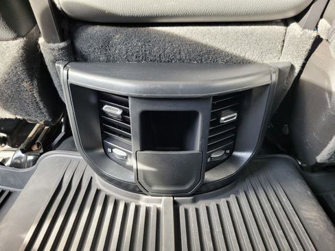 Used 2022 RAM 2500 Tradesman w/ Chrome Appearance Group image 16