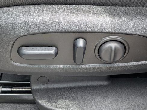 Used 2024 Chevrolet Equinox LT FWD image 19