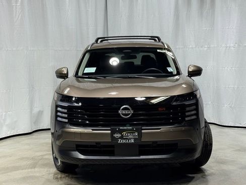 Certified 2025 Nissan Kicks SR image 2