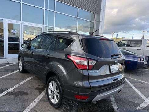 Used 2018 Ford Escape SE w/ SE Sync 3 Package image 4