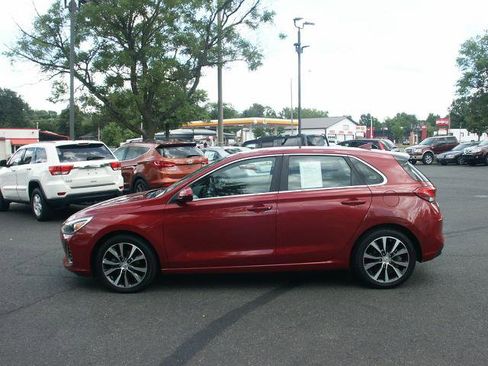 Used 2018 Hyundai Elantra GT image 2