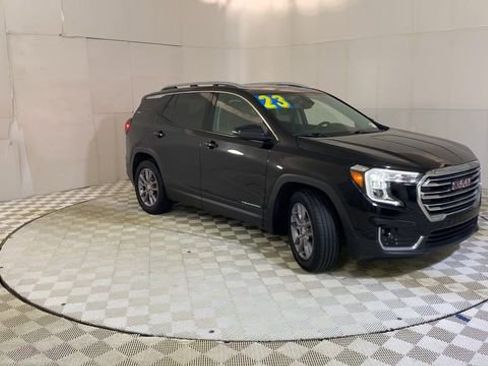 Used 2023 GMC Terrain SLT FWD image 2