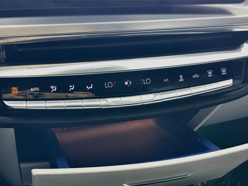 Used 2024 Cadillac Lyriq Luxury AWD/4WD image 15