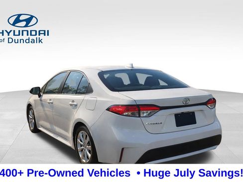 Used 2021 Toyota Corolla LE FWD image 2
