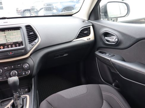 Used 2015 Jeep Cherokee Latitude w/ Cold Weather Group image 13