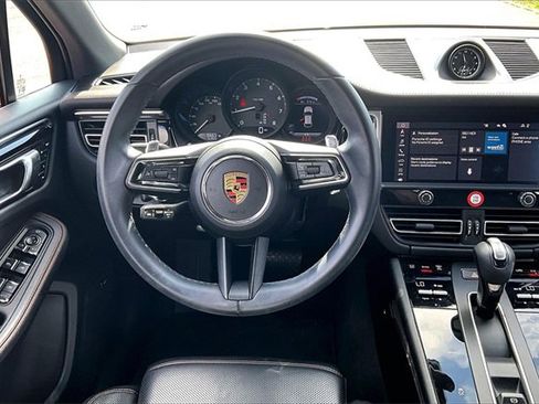 Used 2024 Porsche Macan image 8