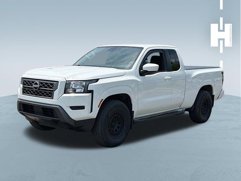Used 2024 Nissan Frontier SV RWD image 2