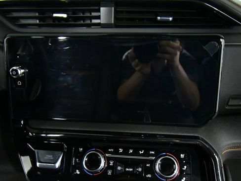 Used 2024 GMC Sierra 2500 AT4 w/ AT4 Premium Plus Package image 4