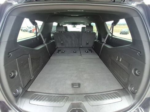 Used 2022 Chevrolet Suburban LT image 19