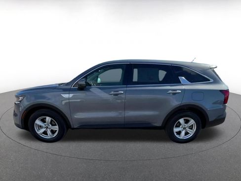Used 2023 Kia Sorento LX image 9