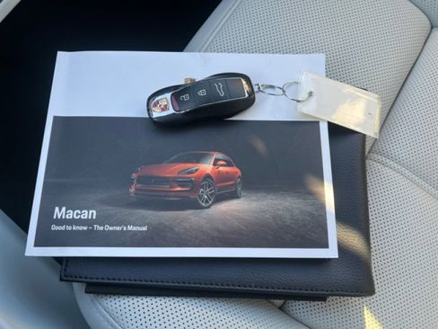 Used 2023 Porsche Macan image 22