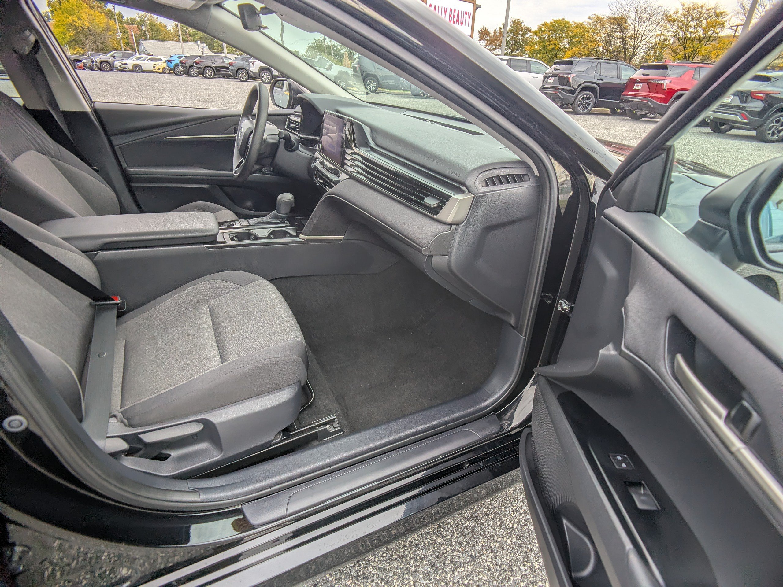 Used 2025 Toyota Camry LE FWD image 12
