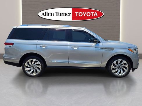 Used 2024 Lincoln Navigator Reserve AWD/4WD image 8