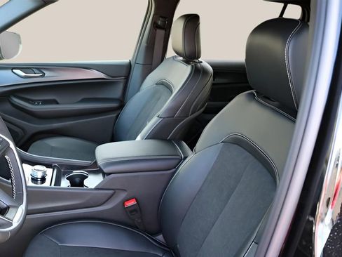 New 2025 Jeep Grand Cherokee L Altitude RWD image 12