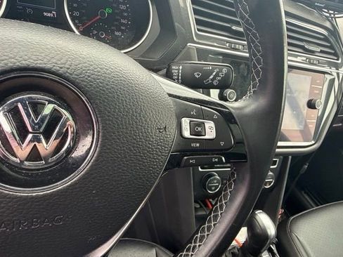 Used 2020 Volkswagen Tiguan SE R-Line FWD image 18
