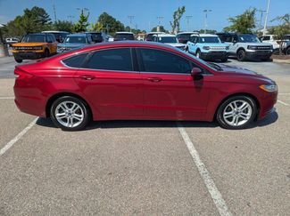 Used 2018 Ford Fusion SE w/ Fusion SE Technology Package FWD video 4