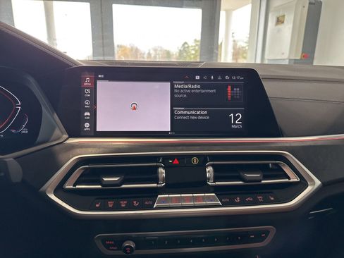 Used 2022 BMW X5 xDrive40i w/ M Sport Package image 23