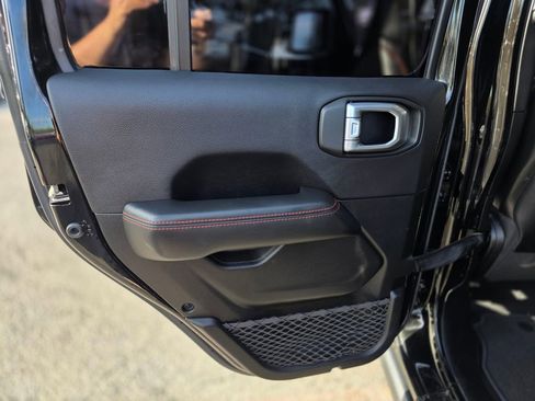 Used 2020 Jeep Gladiator Rubicon image 16