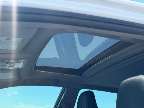 Used 2016 Toyota Camry XLE w/ Moonroof Package FWD image 19