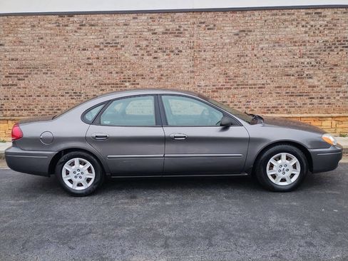 Used 2005 Ford Taurus SE image 6